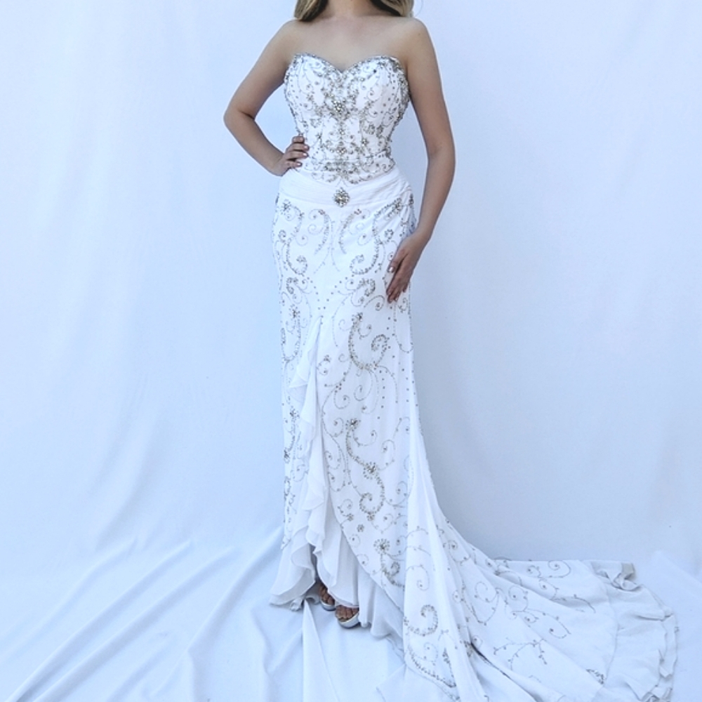 White Fitted Prima Donna Collection Gown With Train